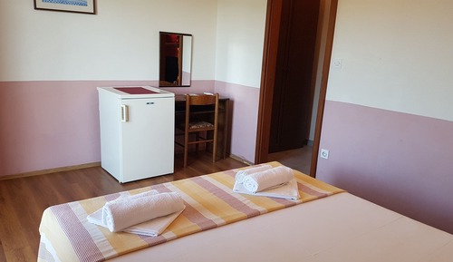 Room (S1)