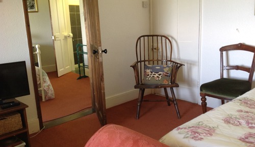 Double Bedroom with En Suite Bathroom and Adjoining Single Room