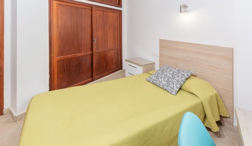 Single Room, Shared Bathroom