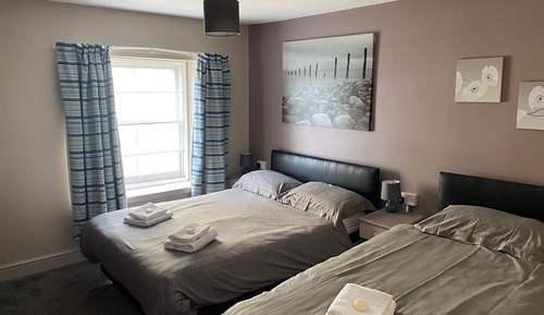 Family Room (2 Adults + 1 Child)