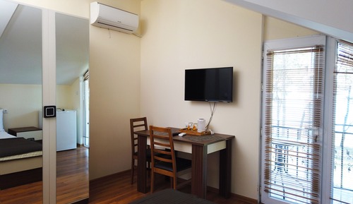 Economy Room