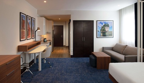 Studio, 1 Queen Bed, Accessible (Roll-In Shower)