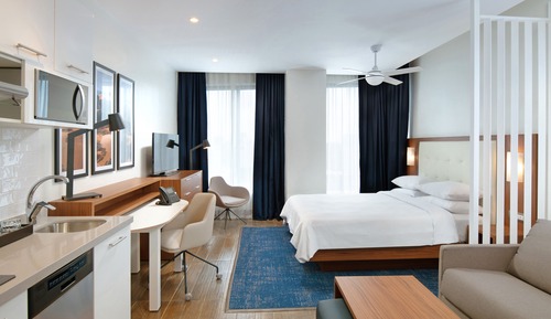 Studio, 1 Queen Bed, City View, Corner