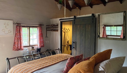 Traditional Cabin, Courtyard View (Merlot)