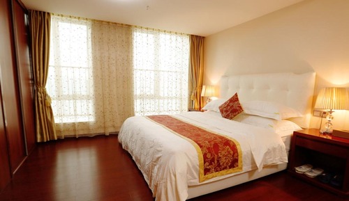Deluxe Queen Room (Free Shuttle in Canton Fair)