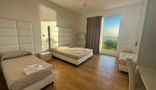Romantic Quadruple Room, Sea View