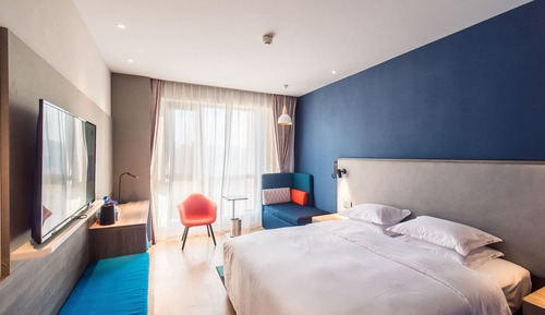 Standard Room, 1 King Bed, City View (High Floor)