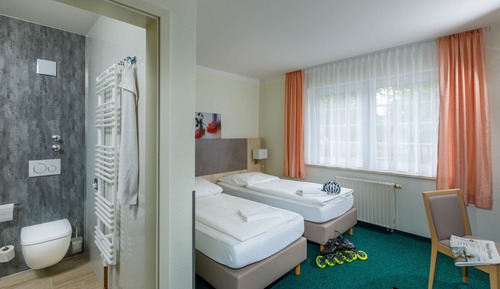 Double Room Skater