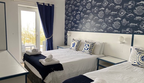 Double single-bath-balcony