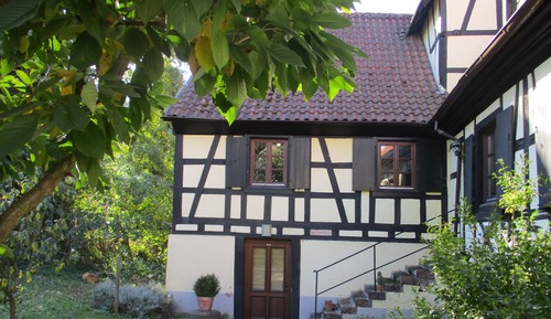 House, 2 Bedrooms (exclusive 350 Euro Kaution)