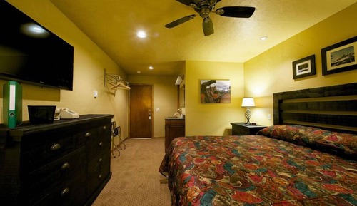 Basic Single Room, 1 King Bed, Non Smoking