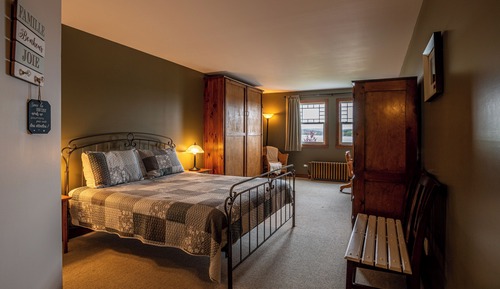 Quadruple Room, 2 Queen Beds, Non Smoking, Lake View