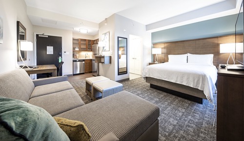 Studio Suite, 1 Queen Bed with Sofa bed, Kitchen, Pool View