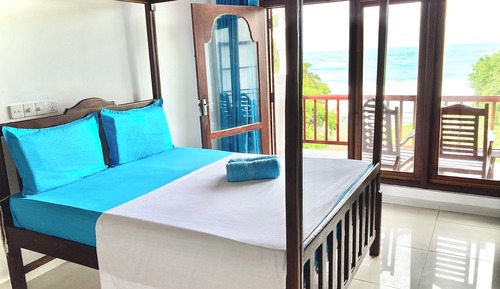 Deluxe Triple Room, Multiple Beds, Sea View, Beachside