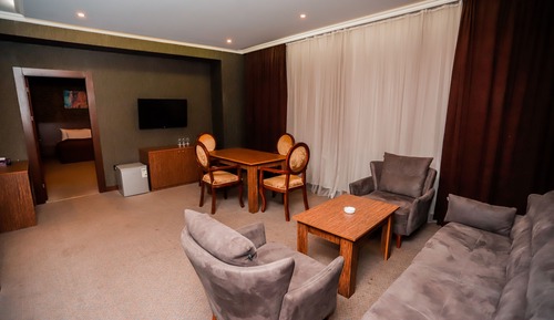 Presidential Room, 1 Queen Bed, City View