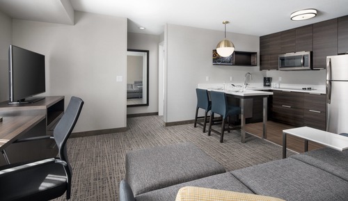 Suite, 1 Bedroom, City View (Mobility Accessible, Roll-In Shower)