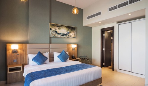 Deluxe Suite, 1 Bedroom, Partial Sea View