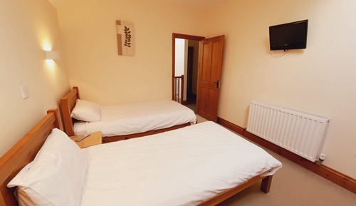 Exclusive House, 4 Bedrooms, Hot Tub, Garden Area