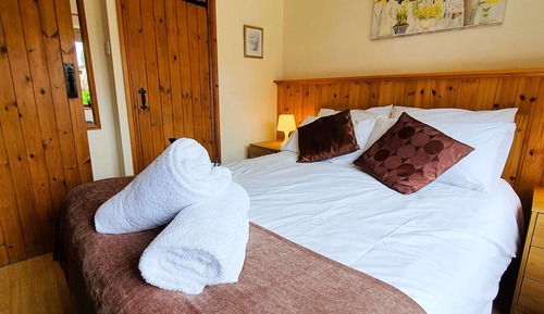 Traditional Cottage, 2 Bedrooms, Hot Tub, Ground Floor