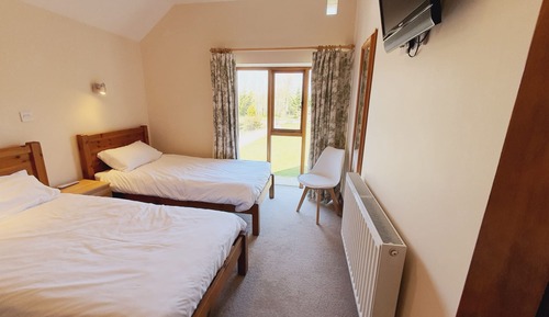Superior House, 4 Bedrooms, Hot Tub, Garden View