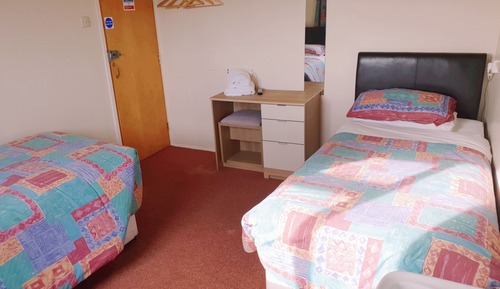 Basic Twin Room, 2 Twin Beds (Shared Bathroom)