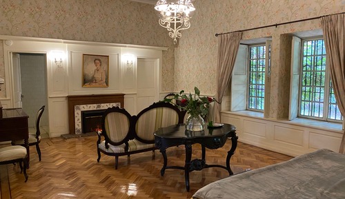Suite, 1 King Bed, Accessible, Garden View
