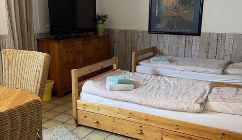 Economy Twin Room, Shared Bathroom