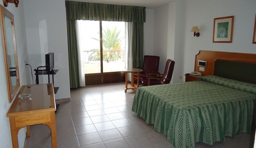 Double Room (1 extra bed)