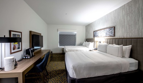 Room, 2 Queen Beds, Accessible, Bathtub (Mobility & Hearing)