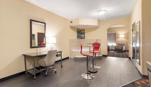 Suite, 1 King Bed, Jetted Tub (Additional Living Area)