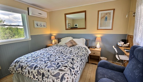 Queen Bedroom