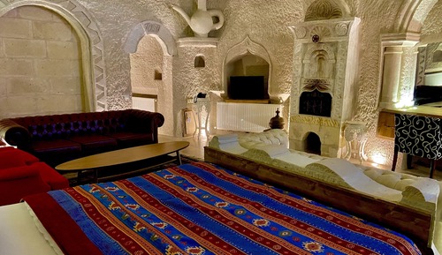 King Cave Suite wih Spa Bath - 19