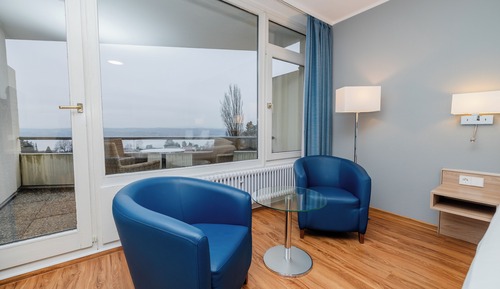 Family Room, 2 Bedrooms, Lake View