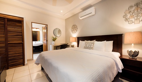 Junior Room, 1 King Bed