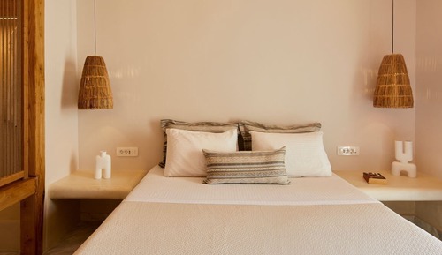 Standard Suite, Pool View