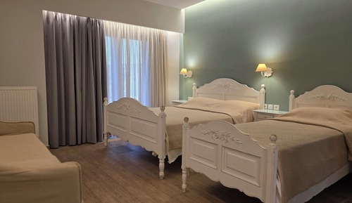 Quadruple Room, Valley View