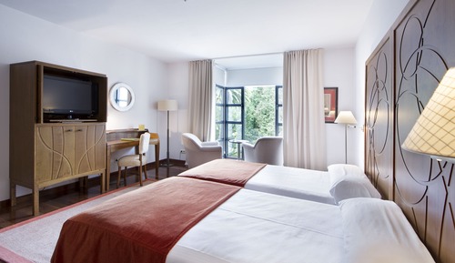Standard Twin Room (2 Adults and 1 Child)