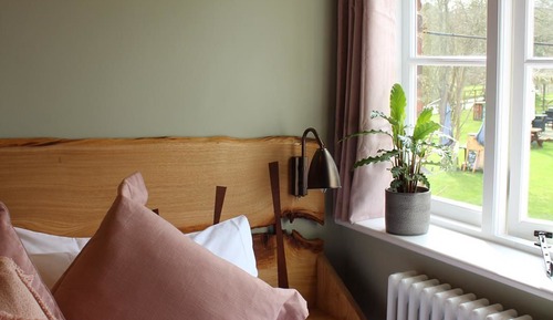 Signature Room, 1 King Bed, Ensuite, Garden View