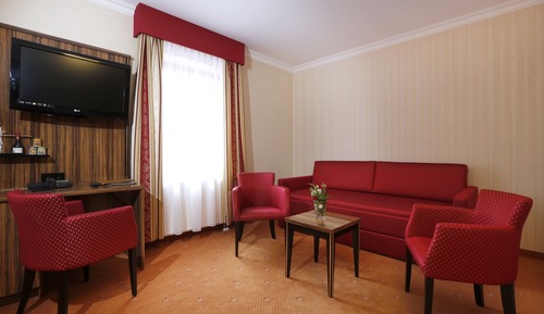 Junior Suite (for more than 3 rooms restrictions will apply/ Extra fees)