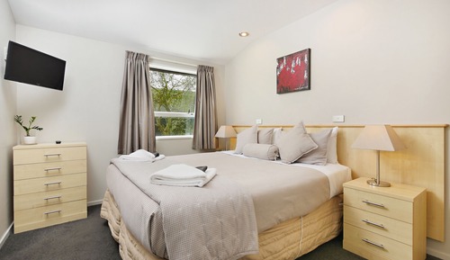 Deluxe One Bedroom Apartment 