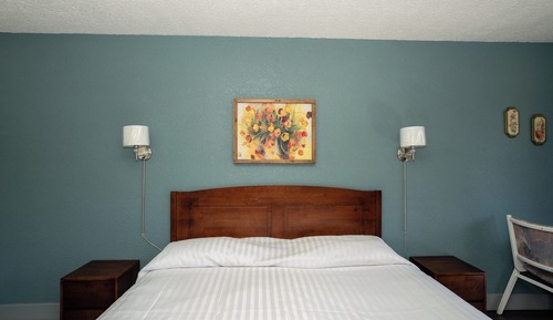 Standard Room, 1 King Bed