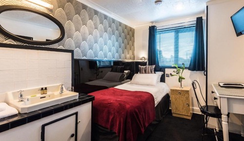 Single Room, Shared Bathroom