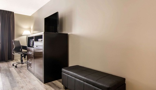 Quadruple Room, 2 Queen Beds, Non Smoking