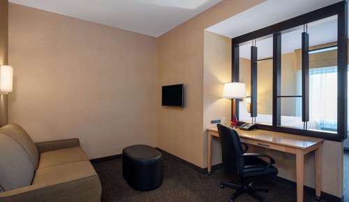 Suite, 1 King Bed, Non Smoking (Hearing Accessible)
