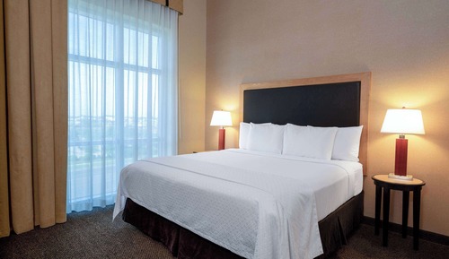 Suite, 1 King Bed, Non Smoking (Mobility/Hearing, Roll-In Shower)