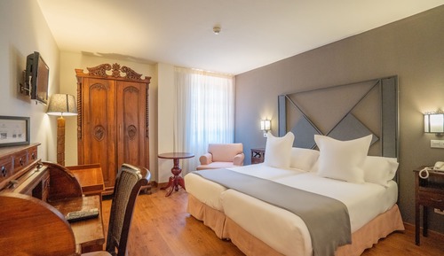 Double Room (2 Adults)