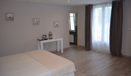Superior Double Room, 1 King Bed, Balcony, Partial Lake View