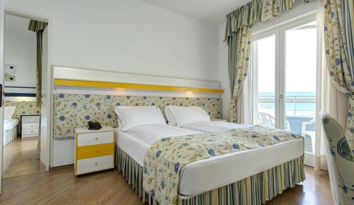 Deluxe Room, 2 Bedrooms, Connecting Rooms, Sea View