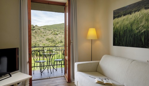 Superior Room, Balcony, Hill View
