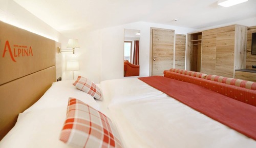 Deluxe Double Room, Balcony, Mountain View (Galzig)